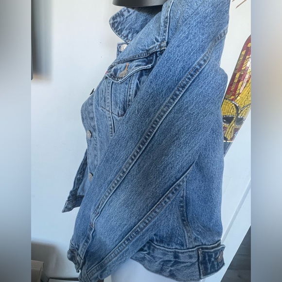 Vintage denim jacket w/ “OBEY” embroidery. Size Medium, fits like a SMALL - Picture 5 of 7